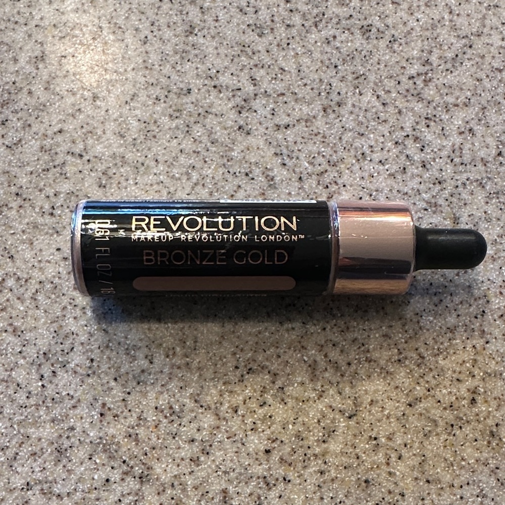 Revolution Bronze Gold Illuminating Liquid
